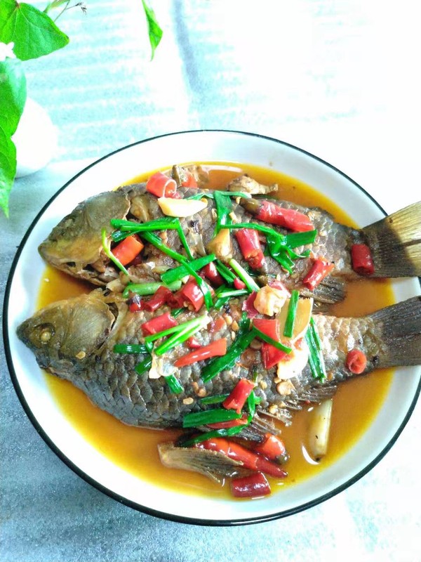 蔥燒鯽魚的做法-香辣味燒菜譜-易網健康養生網 蔥燒鯽魚的做法-香辣味燒菜譜