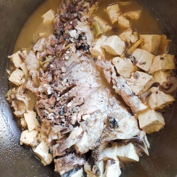 家常燉魚的做法-家常味燉菜譜-易網健康養(yǎng)生網 家常燉魚的做法-家常味燉菜譜