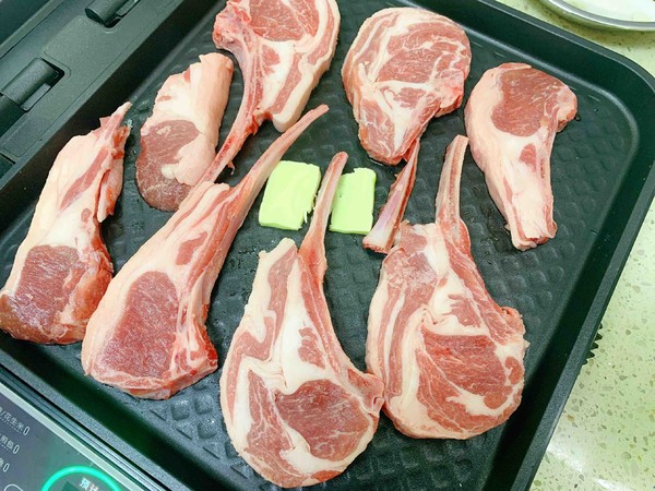 烤羊排的做法-黑椒味烤菜譜-易網<a href=http://www.jsjjzhkt.cn/ target=_blank class=infotextkey>健康養生</a>網 烤羊排的做法-黑椒味烤菜譜