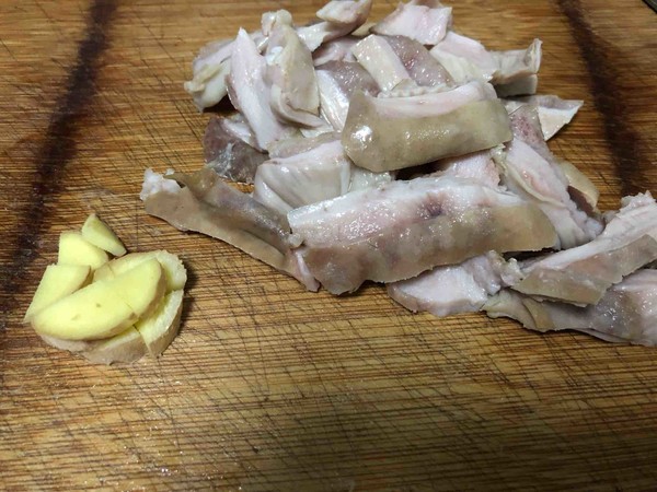 萵筍炒肚片的做法-家常味炒菜譜-易網(wǎng)<a href=http://www.jsjjzhkt.cn/ target=_blank class=infotextkey>健康養(yǎng)生</a>網(wǎng) 萵筍炒肚片的做法-家常味炒菜譜