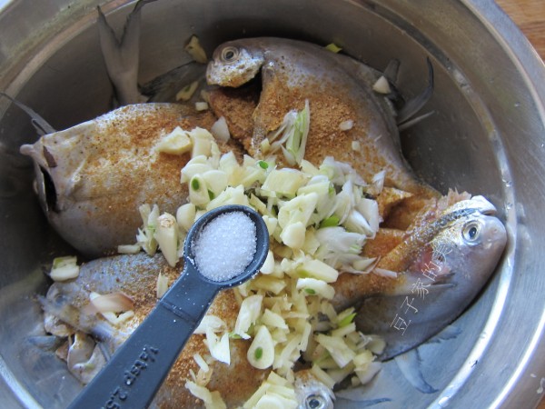 烤魚的做法-香辣味烤菜譜-易網健康養生網 烤魚的做法-香辣味烤菜譜