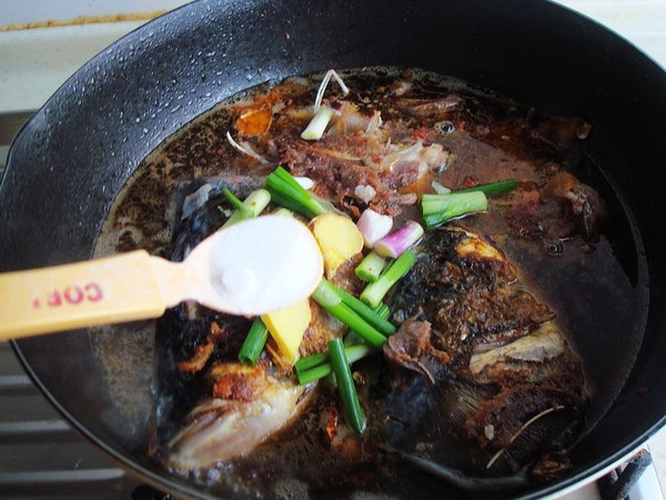 魚頭燉冬瓜的做法-魚香味燉菜譜