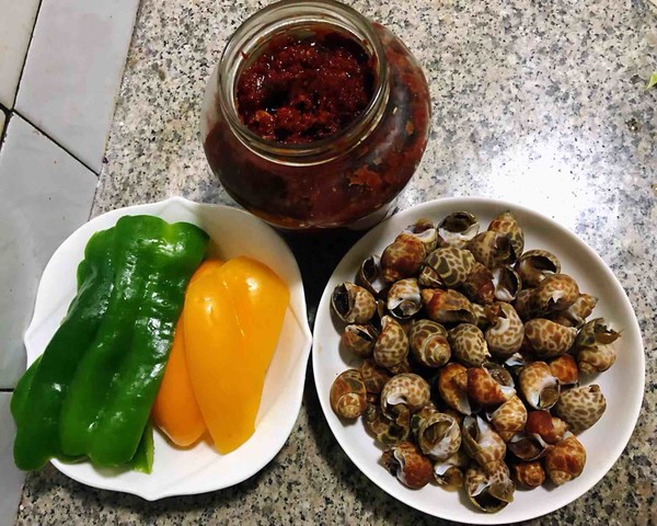 彩椒辣醬炒花螺的做法-香辣味炒菜譜-易網<a href=http://www.jsjjzhkt.cn/ target=_blank class=infotextkey>健康養生</a>網 彩椒辣醬炒花螺的做法-香辣味炒菜譜