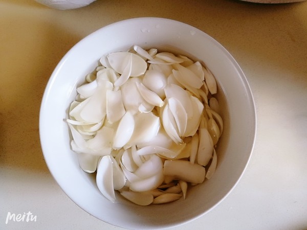 百合炒西蘭花的做法-咸鮮味炒菜譜