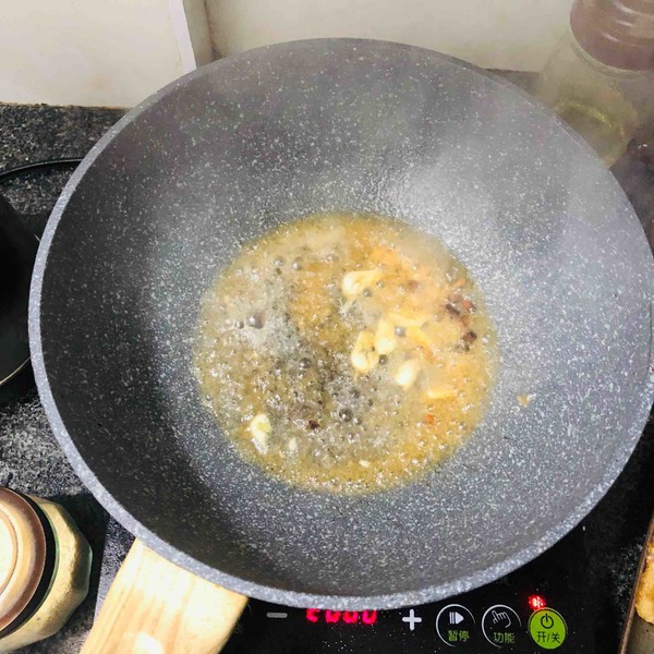 紅燒帶魚的做法-香辣味燒菜譜