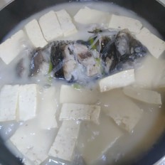 奶白鯽魚豆腐湯的做法-咸鮮味燉菜譜