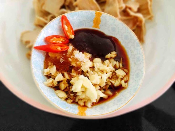 蒜蓉拌蒸茄子的做法-蒜香味蒸菜譜-易網<a href=http://www.jsjjzhkt.cn/ target=_blank class=infotextkey>健康養生</a>網 蒜蓉拌蒸茄子的做法-蒜香味蒸菜譜