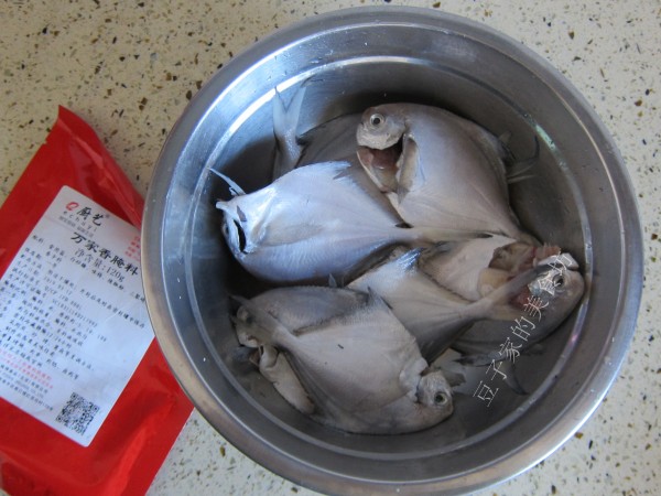 烤魚的做法-香辣味烤菜譜-易網<a href=http://www.jsjjzhkt.cn/ target=_blank class=infotextkey>健康養生</a>網 烤魚的做法-香辣味烤菜譜