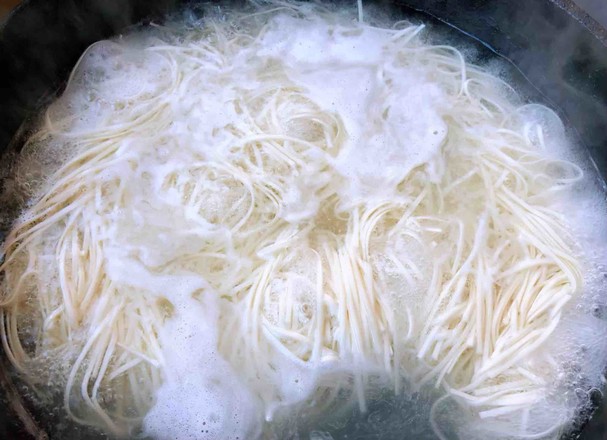 扇貝時蔬面的做法-咸鮮味煮菜譜-易網健康養生網 扇貝時蔬面的做法-咸鮮味煮菜譜