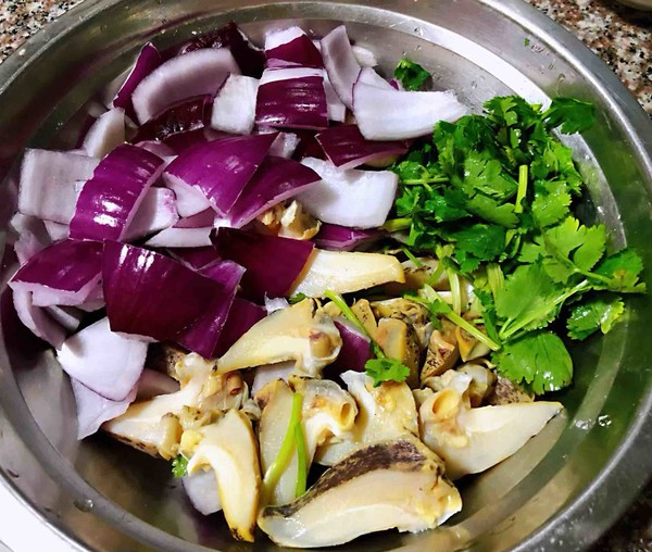 圓蔥拌假鮑魚的做法-酸辣味拌菜譜-易網健康養生網 圓蔥拌假鮑魚的做法-酸辣味拌菜譜