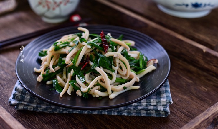 韭菜炒魷魚的做法-咸鮮味炒菜譜-易網健康養生網 韭菜炒魷魚的做法-咸鮮味炒菜譜