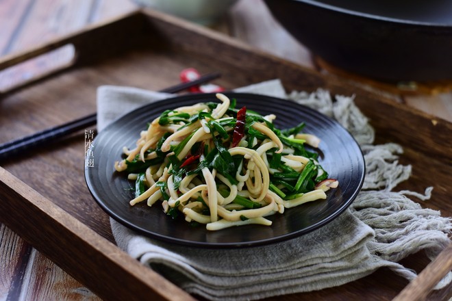 韭菜炒魷魚的做法-咸鮮味炒菜譜-易網健康養生網 韭菜炒魷魚的做法-咸鮮味炒菜譜