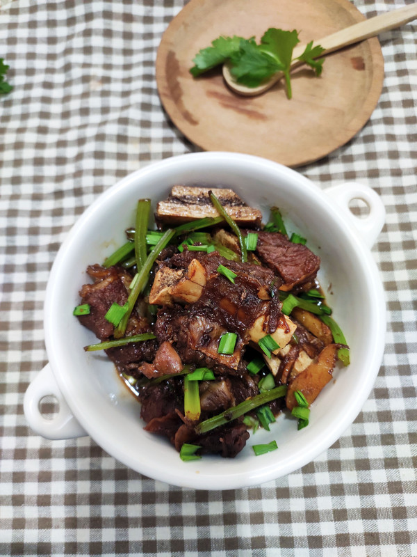 紅燒牛小排的做法-家常味燉菜譜-易網健康養生網 紅燒牛小排的做法-家常味燉菜譜