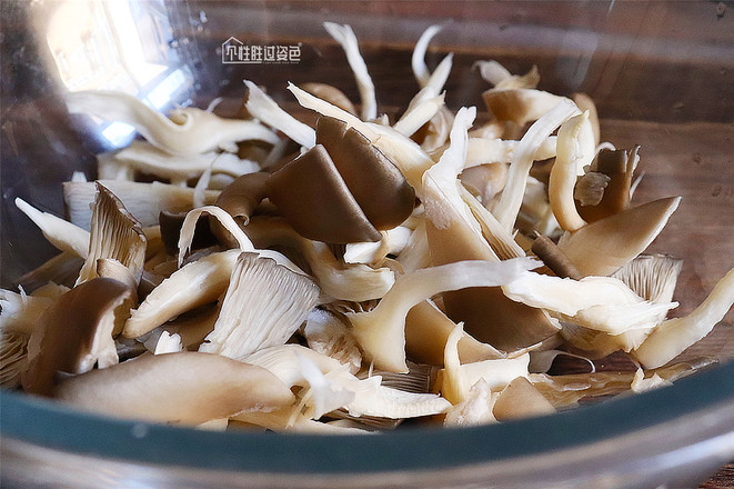 炸蘑菇的做法-家常味炸菜譜-易網健康養生網 炸蘑菇的做法-家常味炸菜譜