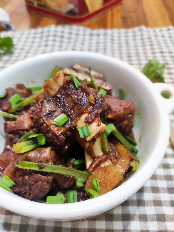 紅燒牛小排的做法-家常味燉菜譜-易網健康養生網 紅燒牛小排的做法-家常味燉菜譜