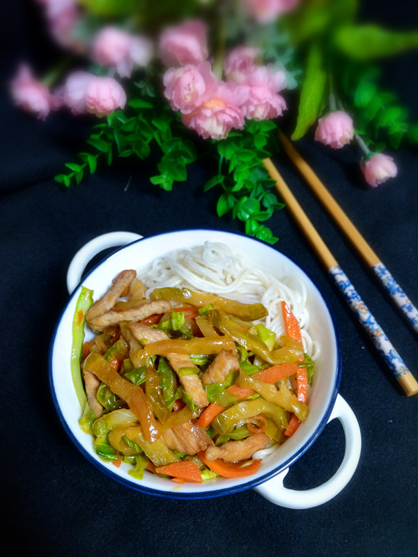 榨菜肉絲面的做法-家常味炒菜譜