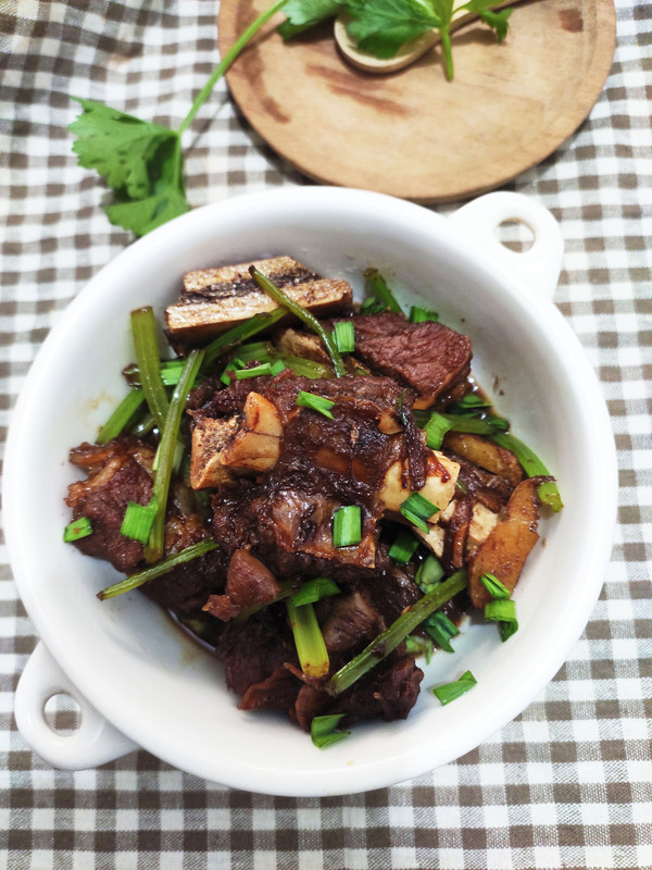 紅燒牛小排的做法-家常味燉菜譜-易網健康養生網 紅燒牛小排的做法-家常味燉菜譜