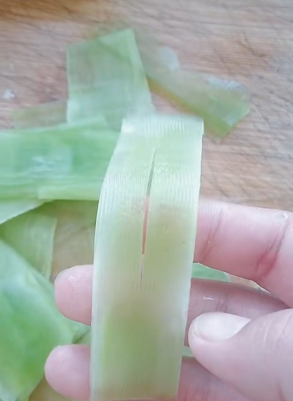 椒麻筍片的做法-香辣味拌菜譜-易網(wǎng)健康養(yǎng)生網(wǎng) 椒麻筍片的做法-香辣味拌菜譜