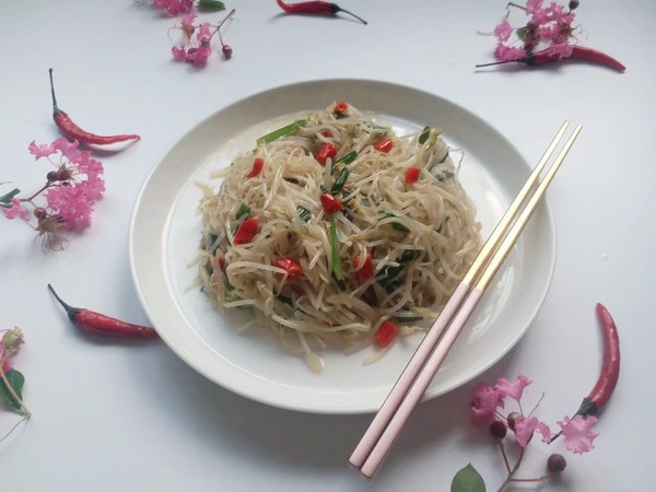 爆炒。酸辣綠豆芽的做法-咸鮮味炒菜譜