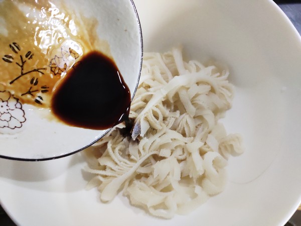 西芹涼拌牛百葉的做法-家常味拌菜譜-易網(wǎng)健康養(yǎng)生網(wǎng) 西芹涼拌牛百葉的做法-家常味拌菜譜