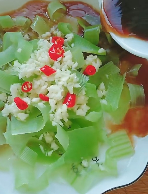 椒麻筍片的做法-香辣味拌菜譜-易網(wǎng)健康養(yǎng)生網(wǎng) 椒麻筍片的做法-香辣味拌菜譜