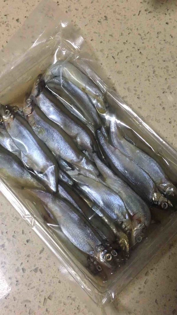 香酥多春魚的做法-家常味炸菜譜-易網(wǎng)<a href=http://www.jsjjzhkt.cn/ target=_blank class=infotextkey>健康養(yǎng)生</a>網(wǎng) 香酥多春魚的做法-家常味炸菜譜