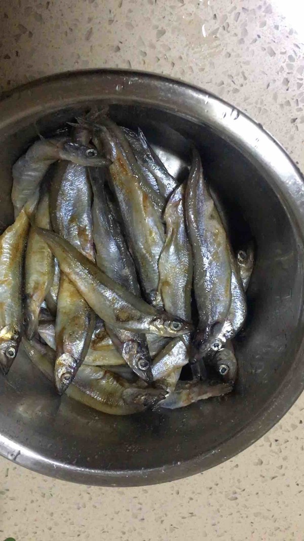 香酥多春魚的做法-家常味炸菜譜-易網(wǎng)健康養(yǎng)生網(wǎng) 香酥多春魚的做法-家常味炸菜譜