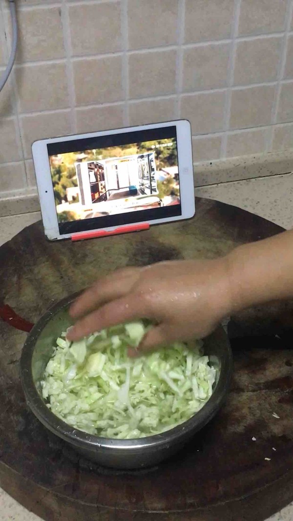 素炒蓮花白的做法-酸辣味炒菜譜-易網(wǎng)健康養(yǎng)生網(wǎng) 素炒蓮花白的做法-酸辣味炒菜譜