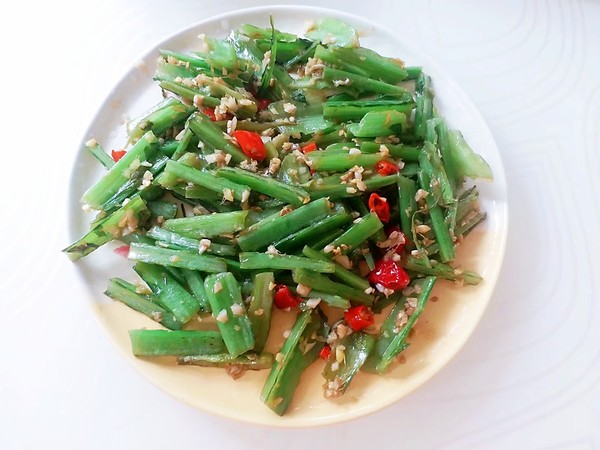 爽脆萵筍莖的做法-咸鮮味炒菜譜-易網健康養生網 爽脆萵筍莖的做法-咸鮮味炒菜譜