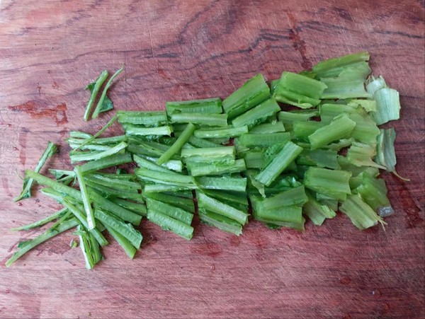 爽脆萵筍莖的做法-咸鮮味炒菜譜-易網健康養生網 爽脆萵筍莖的做法-咸鮮味炒菜譜