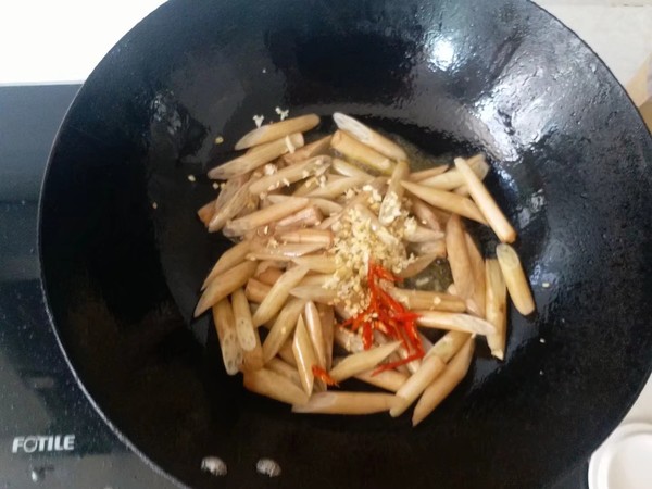 酸脆藕心菜的做法-酸辣味炒菜譜-易網健康養生網 酸脆藕心菜的做法-酸辣味炒菜譜