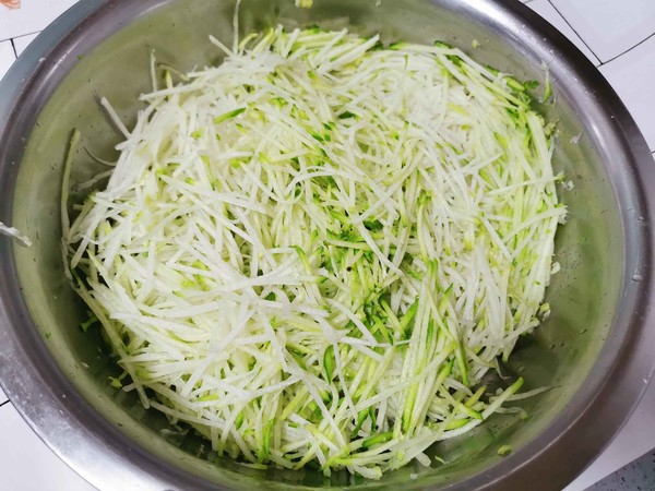 熗拌白蘿卜絲的做法-家常味拌菜譜-易網<a href=http://www.jsjjzhkt.cn/ target=_blank class=infotextkey>健康養生</a>網 熗拌白蘿卜絲的做法-家常味拌菜譜