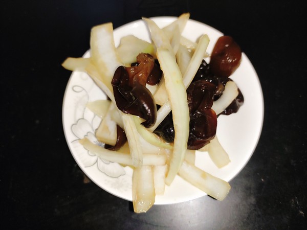 圓蔥拌木耳的做法-酸甜味拌菜譜-易網(wǎng)健康養(yǎng)生網(wǎng) 圓蔥拌木耳的做法-酸甜味拌菜譜