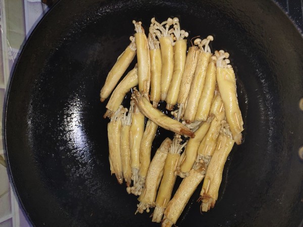 金針菇卷的做法-咸鮮味煎菜譜-易網(wǎng)健康養(yǎng)生網(wǎng) 金針菇卷的做法-咸鮮味煎菜譜