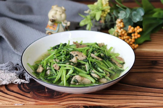 茼蒿炒肉的做法-家常味炒菜譜