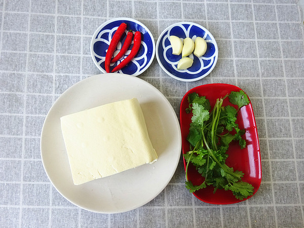 蒜香豆腐的做法-香辣味燉菜譜-易網<a href=http://www.jsjjzhkt.cn/ target=_blank class=infotextkey>健康養生</a>網 蒜香豆腐的做法-香辣味燉菜譜