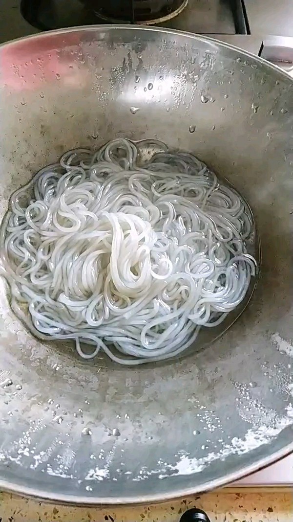 無油酸爽菠菜粉絲的做法-酸辣味拌菜譜-易網(wǎng)健康養(yǎng)生網(wǎng) 無油酸爽菠菜粉絲的做法-酸辣味拌菜譜