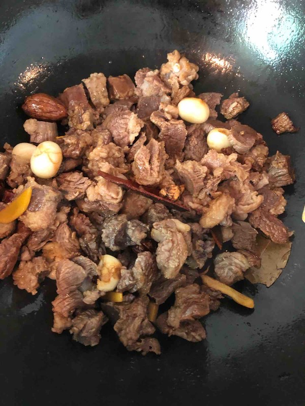 紅燒牛腩（家常版）的做法-醬香味燜菜譜