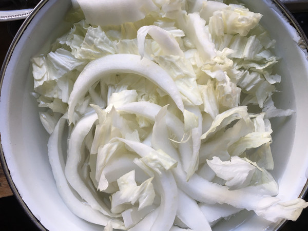 涼拌白菜梗的做法-酸辣味拌菜譜-易網健康養生網 涼拌白菜梗的做法-酸辣味拌菜譜