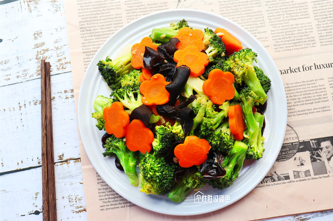 西藍花炒木耳的做法-家常味炒菜譜-易網健康養生網 西藍花炒木耳的做法-家常味炒菜譜