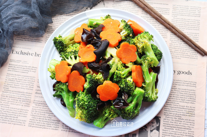 西藍花炒木耳的做法-家常味炒菜譜-易網健康養生網 西藍花炒木耳的做法-家常味炒菜譜