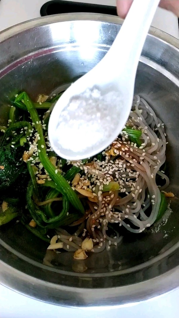 無油酸爽菠菜粉絲的做法-酸辣味拌菜譜-易網(wǎng)健康養(yǎng)生網(wǎng) 無油酸爽菠菜粉絲的做法-酸辣味拌菜譜