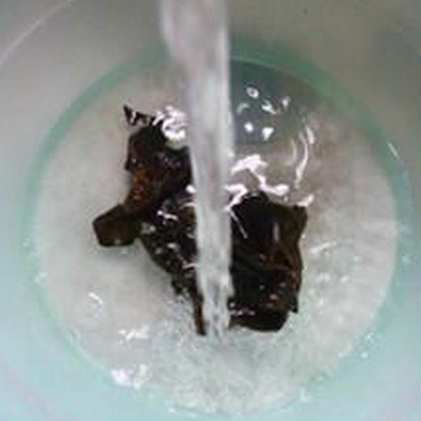 黑木耳香芹炒餃子皮的做法-家常味炒菜譜-易網(wǎng)健康養(yǎng)生網(wǎng) 黑木耳香芹炒餃子皮的做法-家常味炒菜譜