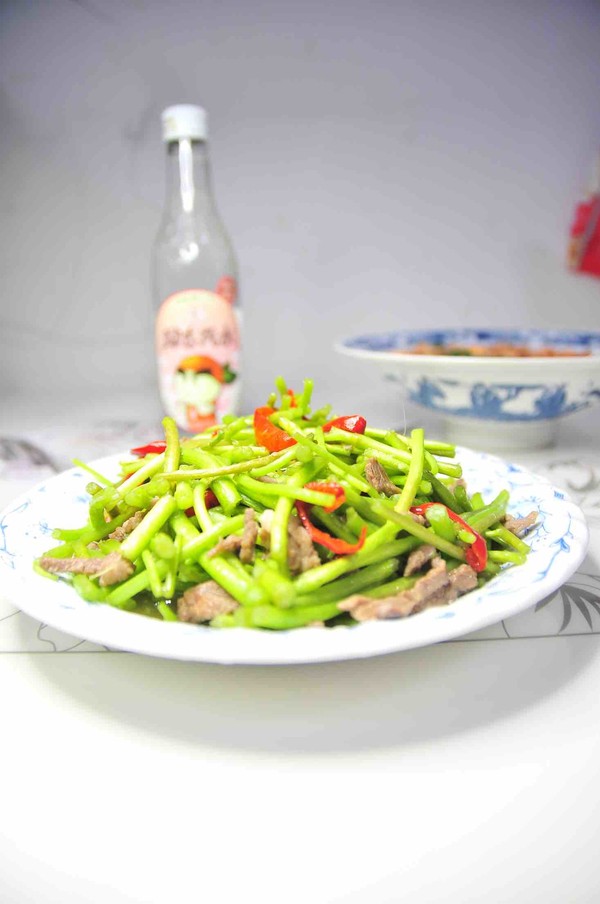蘆蒿炒肉絲的做法-家常味炒菜譜-易網健康養生網 蘆蒿炒肉絲的做法-家常味炒菜譜