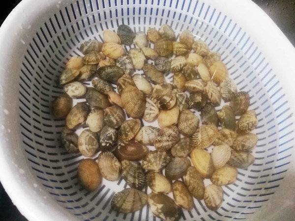 比飯店還好吃的爆炒花甲的做法-香辣味炒菜譜