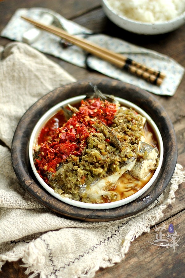 雙椒蒸鱸魚的做法-酸辣味蒸菜譜-易網健康養生網 雙椒蒸鱸魚的做法-酸辣味蒸菜譜