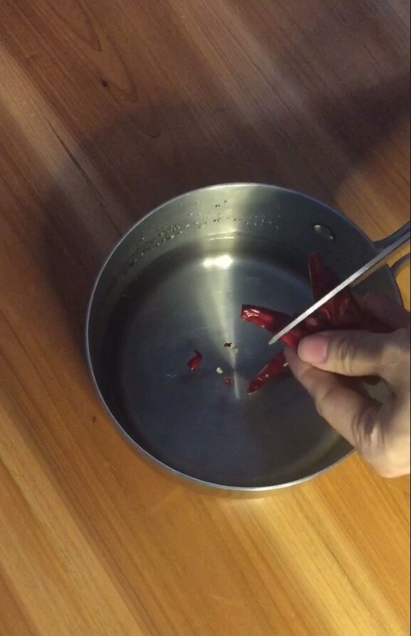 涼菜~鹵蓮藕的做法-家常味煮菜譜-易網(wǎng)<a href=http://www.jsjjzhkt.cn/ target=_blank class=infotextkey>健康養(yǎng)生</a>網(wǎng) 涼菜~鹵蓮藕的做法-家常味煮菜譜