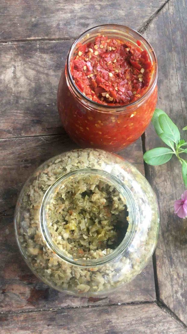 雙椒蒸鱸魚的做法-酸辣味蒸菜譜-易網<a href=http://www.jsjjzhkt.cn/ target=_blank class=infotextkey>健康養生</a>網 雙椒蒸鱸魚的做法-酸辣味蒸菜譜