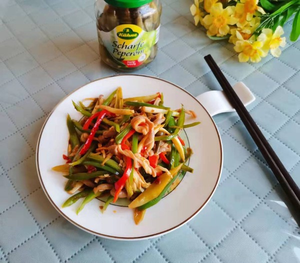 三椒紅油肚片的做法-香辣味炒菜譜-易網(wǎng)健康養(yǎng)生網(wǎng) 三椒紅油肚片的做法-香辣味炒菜譜