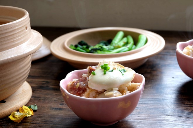芋頭臘腸煲仔飯+白灼菜心的做法-家常味煲菜譜-易網健康養生網 芋頭臘腸煲仔飯+白灼菜心的做法-家常味煲菜譜
